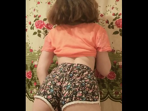 ❤️ Nena jove sexy despullant-se els pantalons curts davant la càmera ️❌ Vídeo de sexe al ca.kanalmoscow.ru ☑