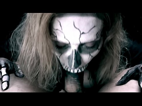 ❤️ Noia dimoni xuclant polla amb la seva boca negra i empassant semen. ️❌ Vídeo de sexe al ca.kanalmoscow.ru ☑